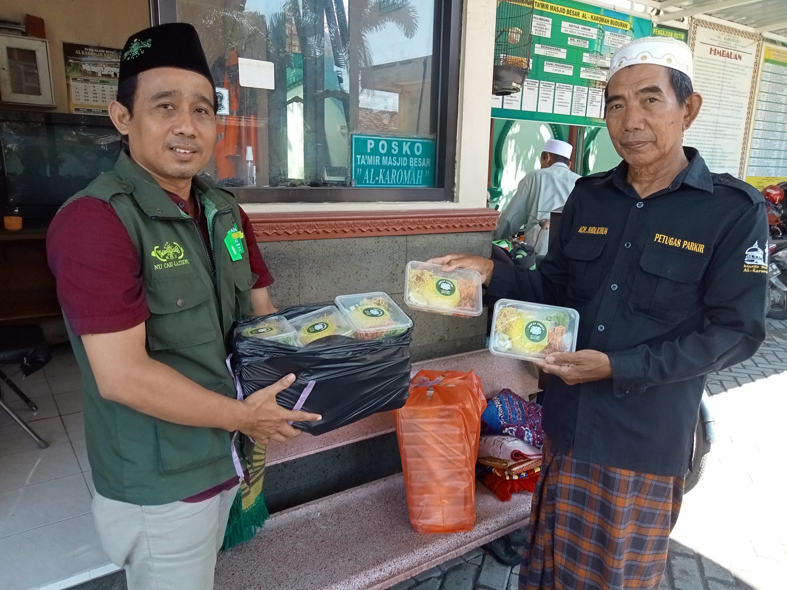 Buduran,Sidoarjo,LAZISNU Buduran,LAZISNU Sidoarjo,Masjid Besar Al Karomah,Masjid,Program,Jumat Berkah,Nasi Bungkus,Siti Muthoyibah,LAZISNU MWCNU Buduran,LAZISNU PCNU Sidoarjo,Paket Nasi,Jumat,Pelaku UMKM,UMKM Buduran